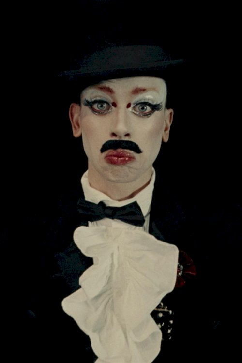 Clio Peppiatt: Break a Leg